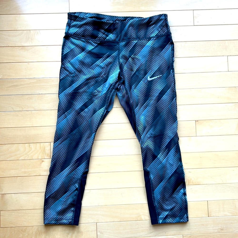 NWOT Nike Crop Dri-Fit Leggings size medium